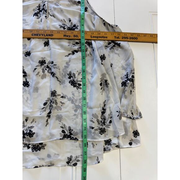 Lane Bryant Flowy Floral Sleeveless Peep Neck Blouse Size 18 White Black Gray - Picture 6 of 6